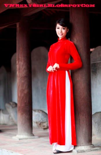 Miss Thuy Trang in red ao dai